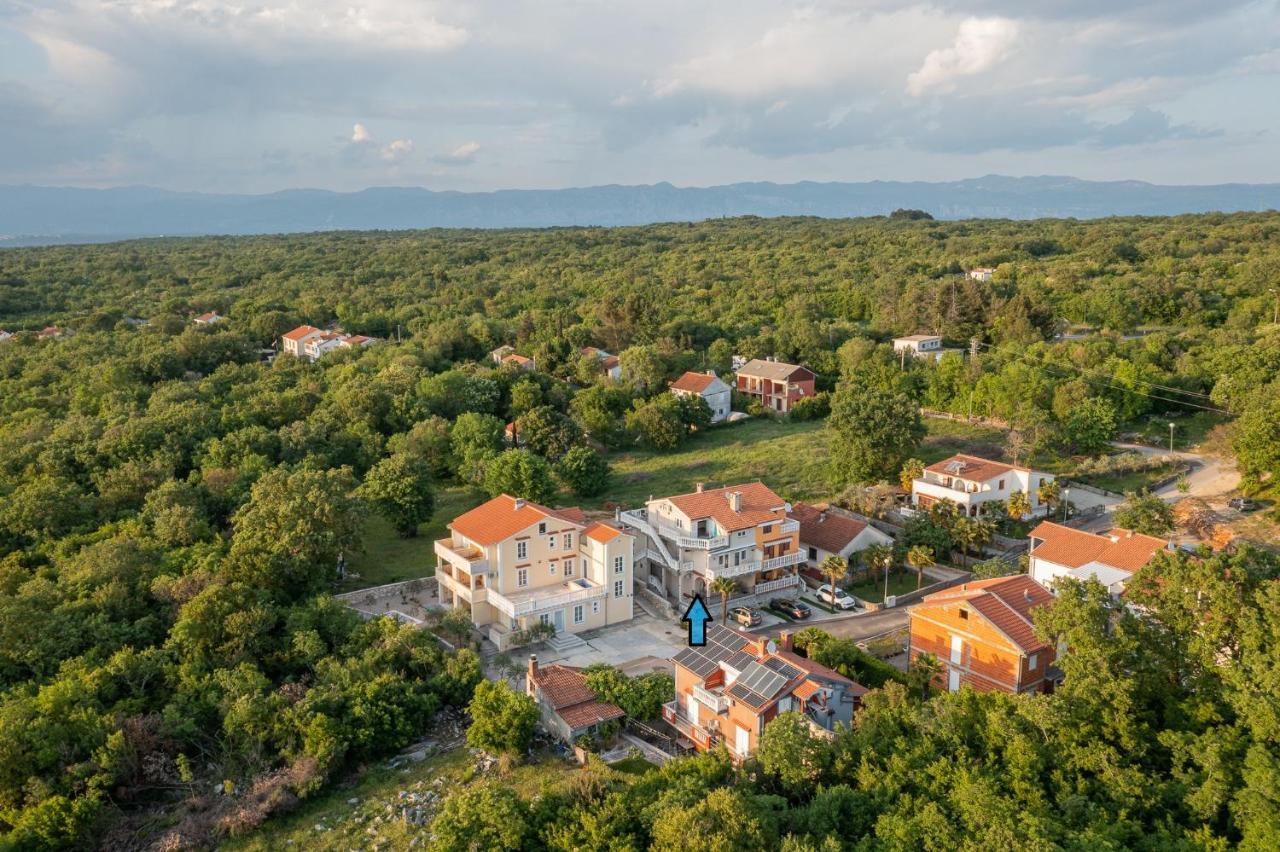 Apartments Dino Malinska Esterno foto